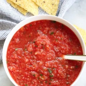 7 Ingredients and 5 Minutes to the Best Easy Salsa!