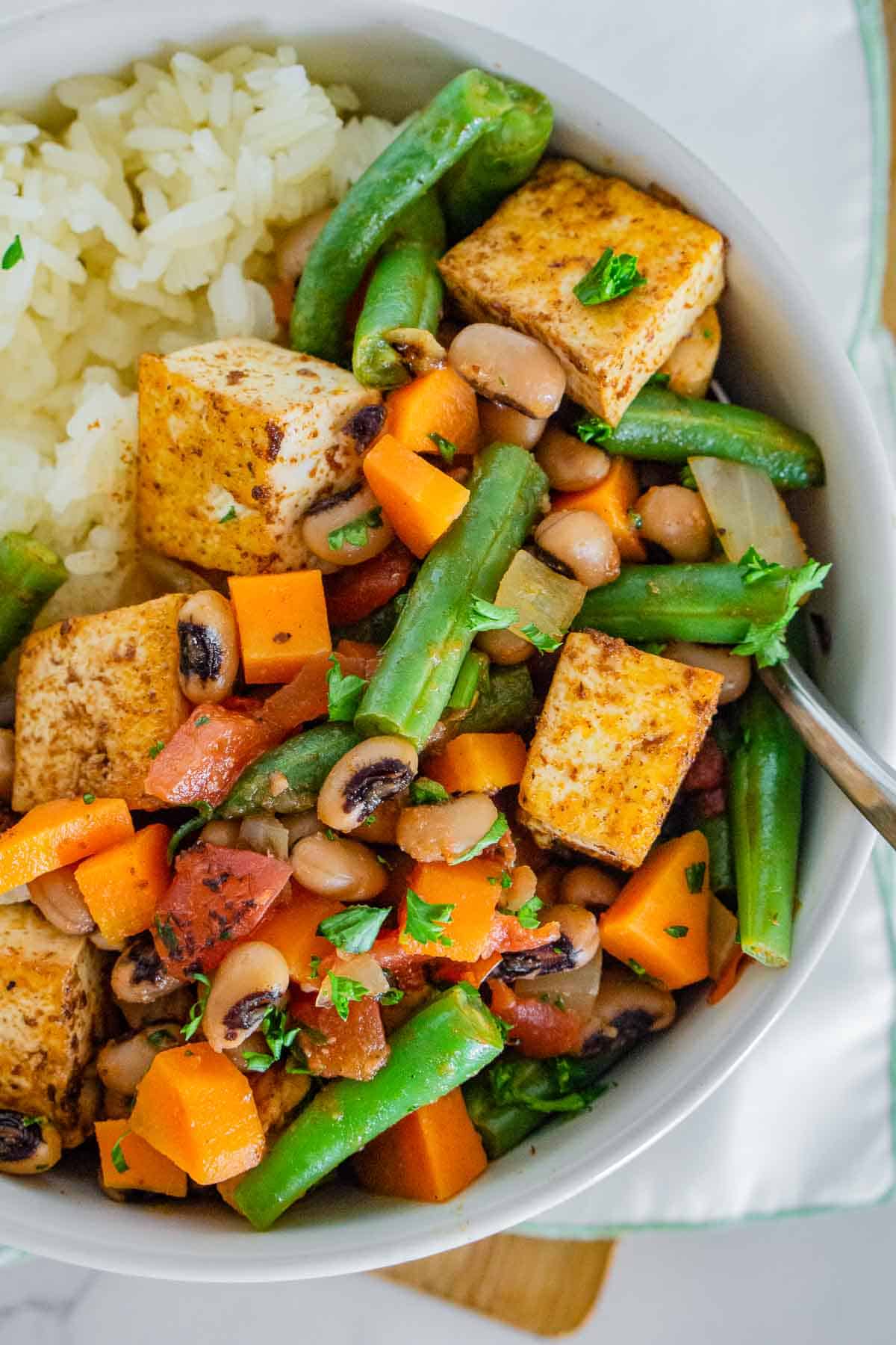 Vegan protein bowl with blackened tofu, black eyed peas, and veggies over rice.