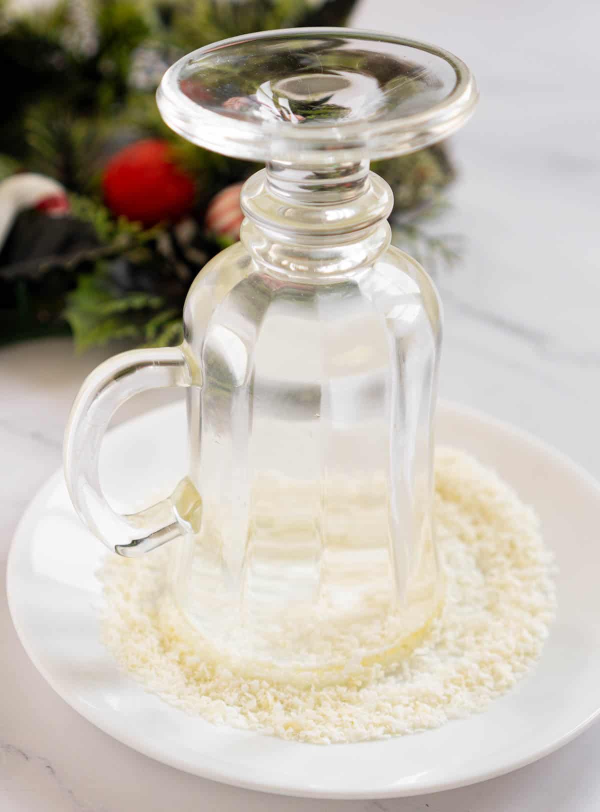 Decorating a glass with coconut "snow"