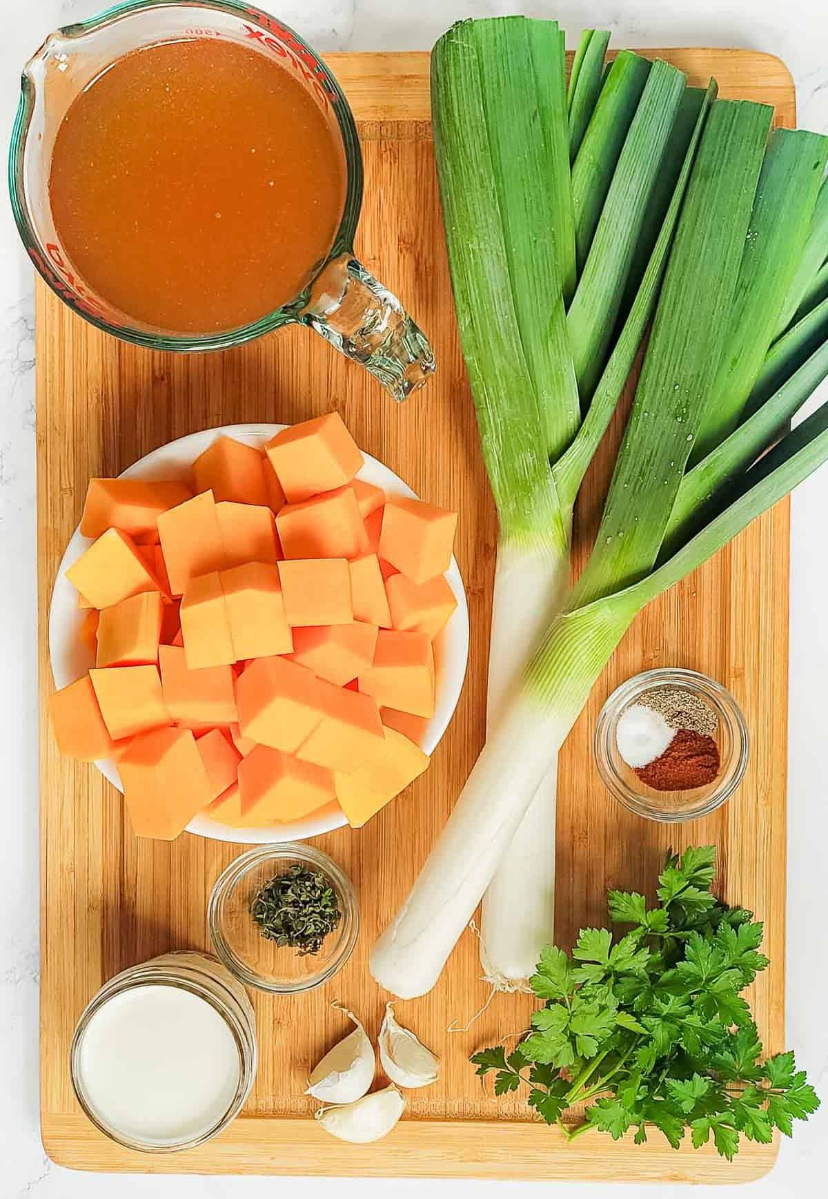Ingredients to make vegan butternut squash soup with leeks
